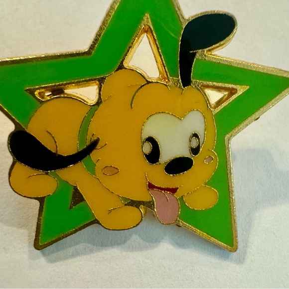 Pluto in green star- Shanghai Disney Resort pin. 43166 - - Picture 2 of 9